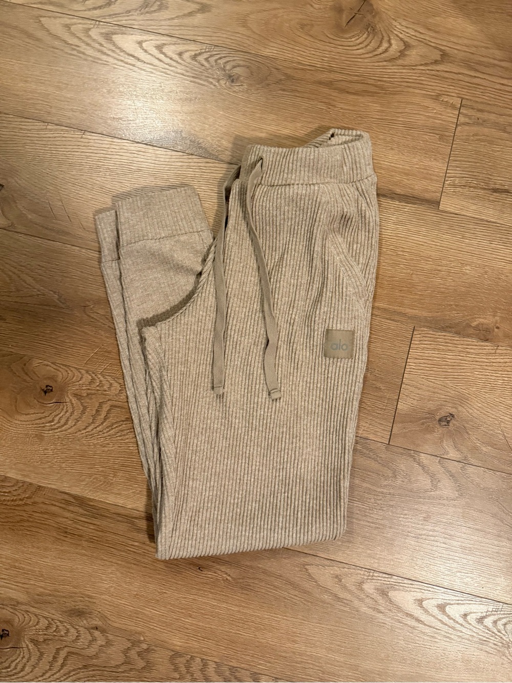 ALO Yoga Women’s Ribbed Drawstring Pants